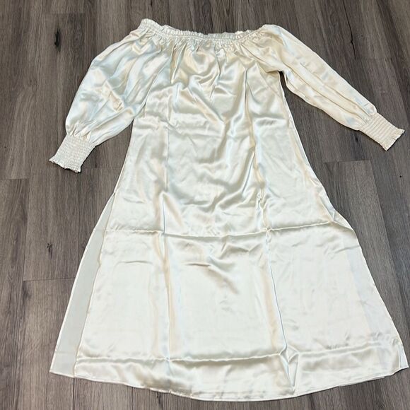 WEWOREWHAT Off-The-Shoulder Silky Maxi Dress Ivory Small - Picture 6 of 11